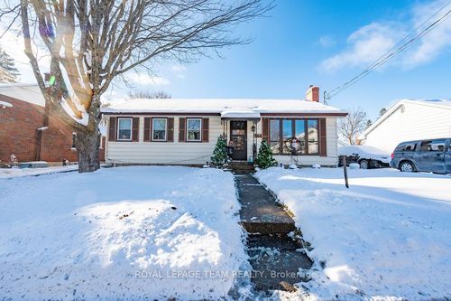 {{alt}} | Card Image