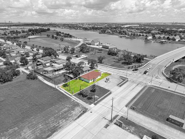 1107 W 2 Nd St, House other with 3 bedrooms, 2 bathrooms and 2 parking in Freeport TX | Image 11
