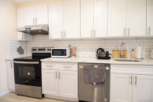 14346 37th Ave, Flushing, NY, 11354-5739 | Card Image