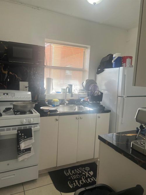 121-1245 W 24th St, Hialeah, FL, 33010-1884 | Card Image