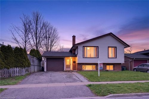 9 Sanderson Dr, Guelph, ON, N1H6T7 | Card Image