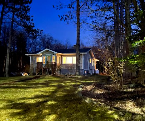 553 Beaver Bank Rd, Beaver Bank, NS, B4G1B8 | Card Image