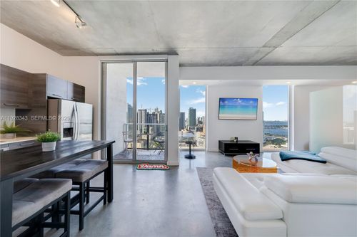3008-151 Se 1st St, Miami, FL, 33131-1458 | Card Image