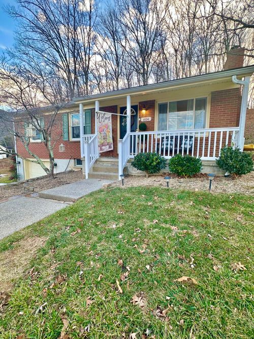 604 Heatherton Dr, Covington, VA, 24426-6323 | Card Image