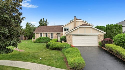 9242 Pembrooke Ln, Orland Park, IL, 60462-6733 | Card Image