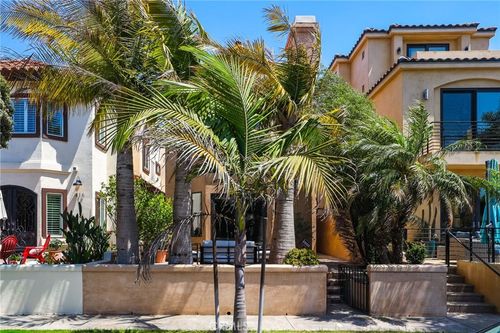 414 12th St, Huntington Beach, CA, 92648-4521 | Card Image