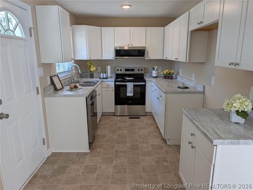 808 Weiss Ave, Fayetteville, NC, 28305-5622 | Card Image