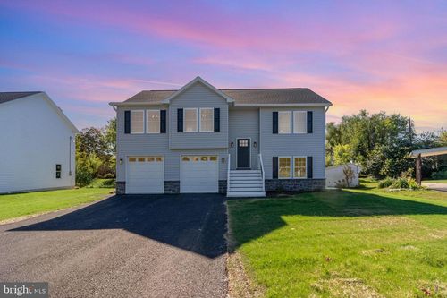 129 Valley Dr, Carlisle, PA, 17013-8852 | Card Image