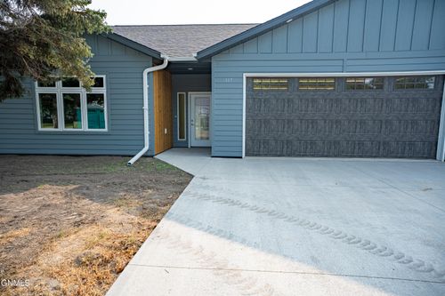 117 3rd St, Riverdale, ND, 58565-7704 | Card Image