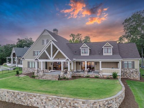 205 Lakecrest Dr Ne, Milledgeville, GA, 31061-8244 | Card Image