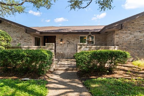 749 Meadowbrook Dr, Corpus Christi, TX, 78412-3020 | Card Image