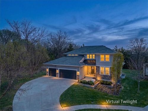 6927 Glenn Ln, Parkville, MO, 64152-5303 | Card Image