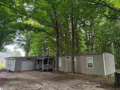 272 S Haze Rd, Beulah, MI, 49617-9449 | Card Image