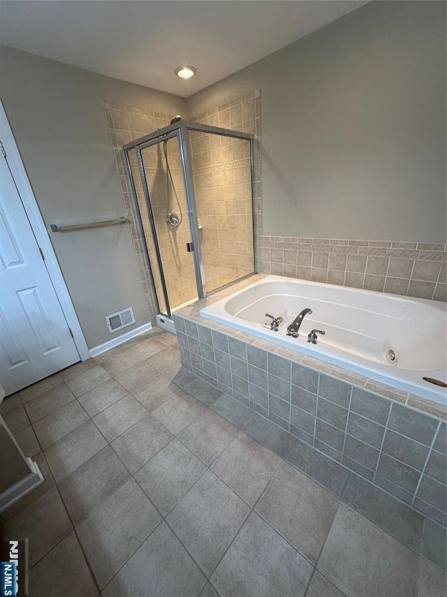 35 Magnolia Way, House attached with 3 bedrooms, 3 bathrooms and null parking in North Haledon NJ | Image 28