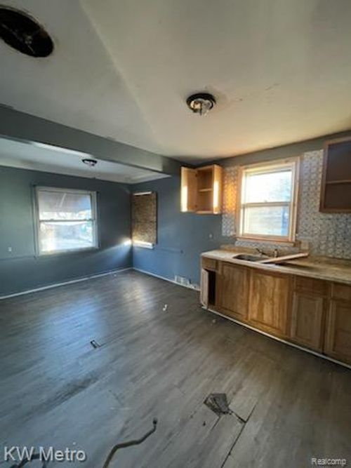 19300 Pelkey St, Detroit, MI, 48205-2248 | Card Image