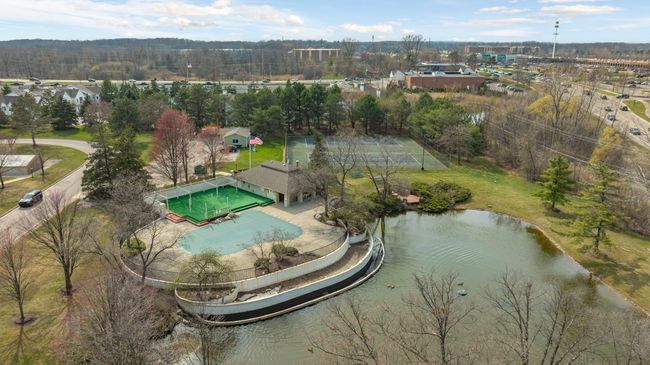 38906 Country Cir, Condo with 2 bedrooms, 3 bathrooms and null parking in Farmington Hills MI | Image 30