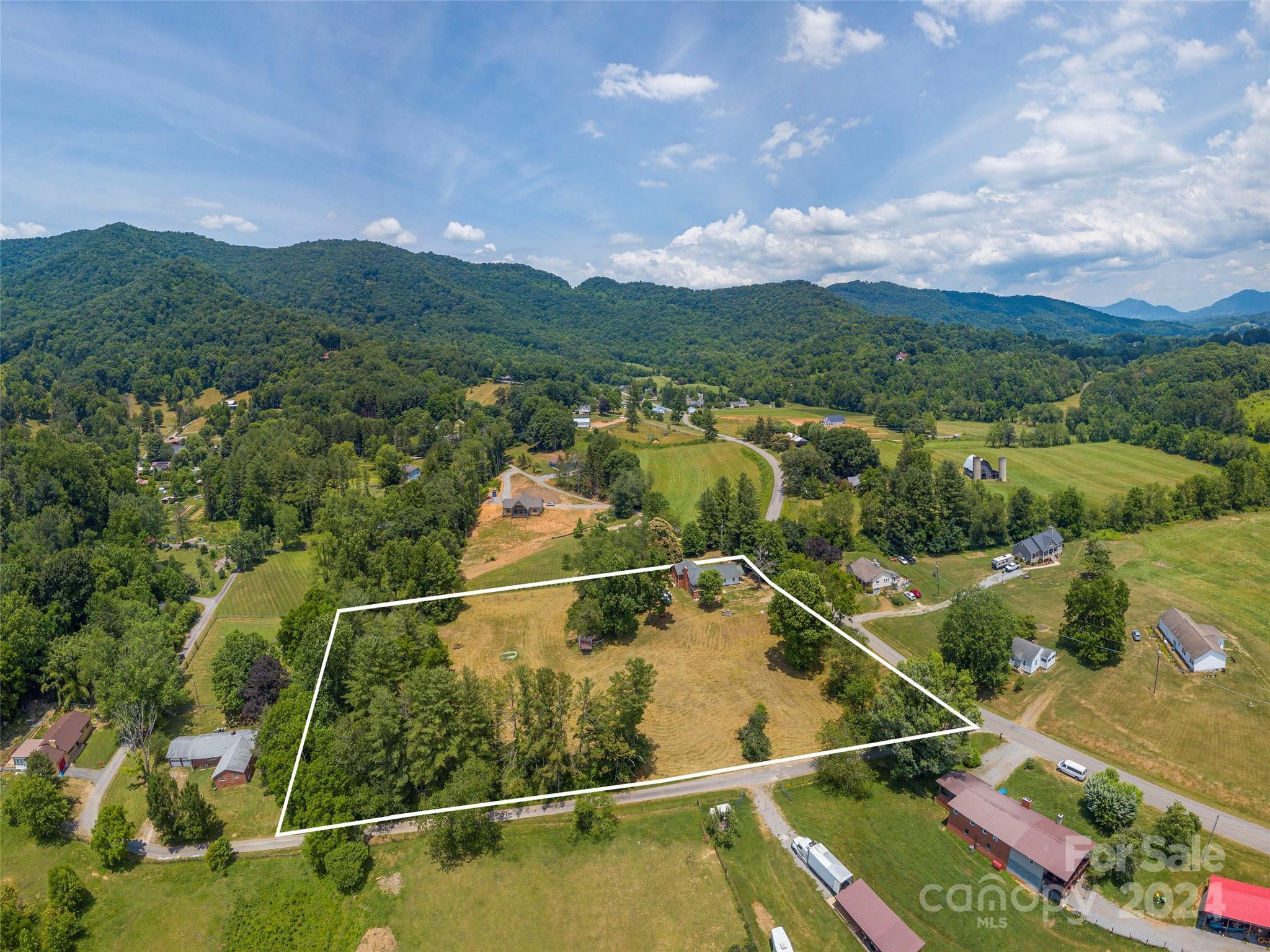 Peters Cove Rd, Waynesville, NC 28786