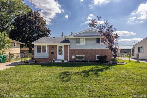 28417 Cambridge St, Garden City, MI, 48135-2110 | Card Image