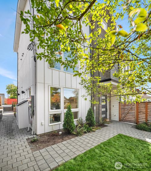 b-7514 28th Ave Nw, Seattle, WA, 98117-4536 | Card Image
