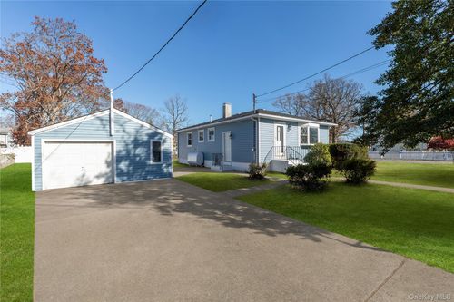 345 41st St, Copiague, NY, 11726-1103 | Card Image