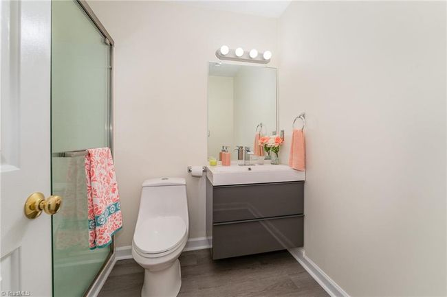 Upstairs Full Bathroom | Image 35