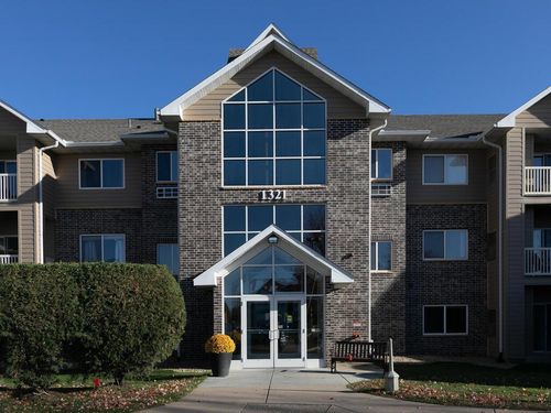 apt-320-1321 Lake Dr W, Chanhassen, MN, 55317-3513 | Card Image
