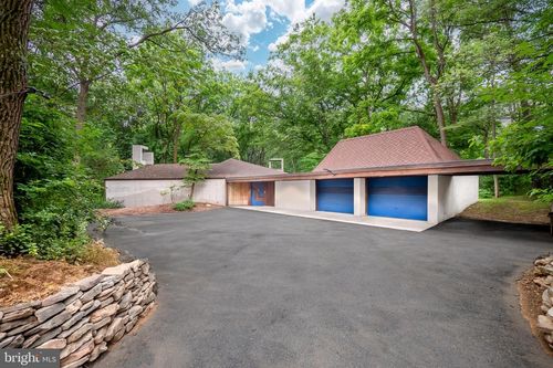 2300 S Cedar Crest Boulevard, ALLENTOWN, PA, 18103 | Card Image