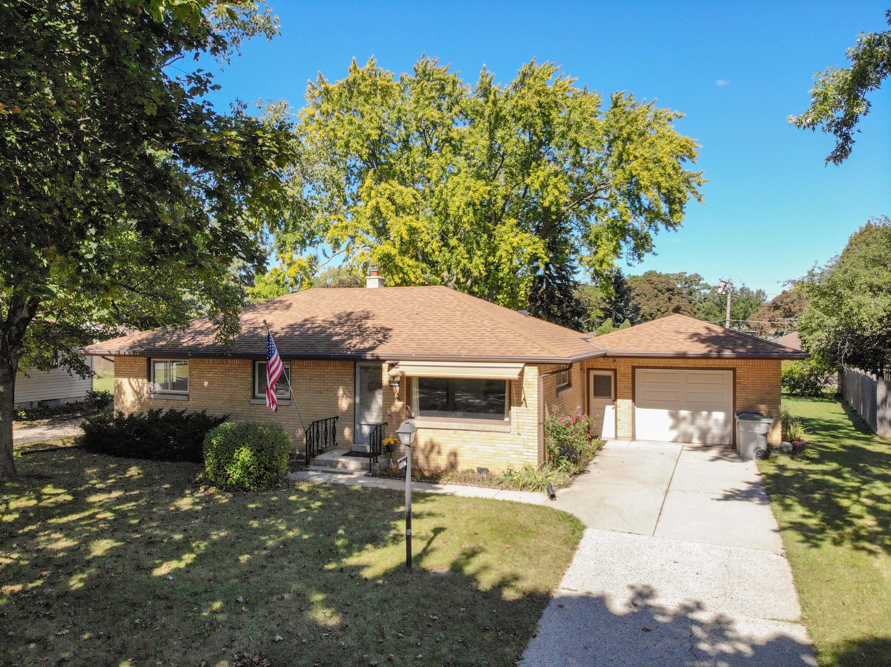 Colgate Cir, Milwaukee, WI 53222