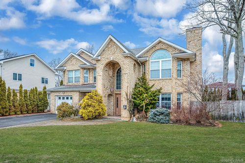 120 Waldo St, Copiague, NY, 11726-4213 | Card Image