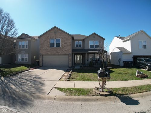 8277 S Quarter Moon Dr, Pendleton, IN, 46064-8641 | Card Image