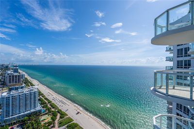 4408 - 6365 Collins Ave, Condo with 2 bedrooms, 2 bathrooms and null parking in Miami Beach FL | Image 1