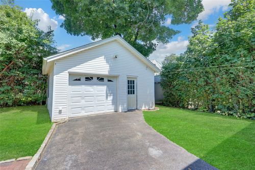 10 Valentine St, Glen Cove, NY, 11542-2312 | Card Image