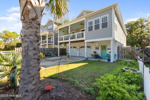 910 Old Dow Rd, Carolina Beach, NC, 28428-4103 | Card Image