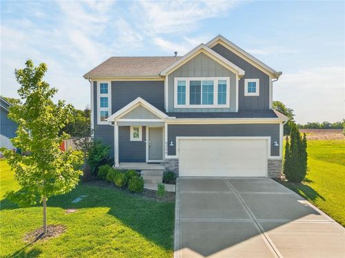 9208 2nd St, Blue Springs, MO, 64064-7929 | Card Image