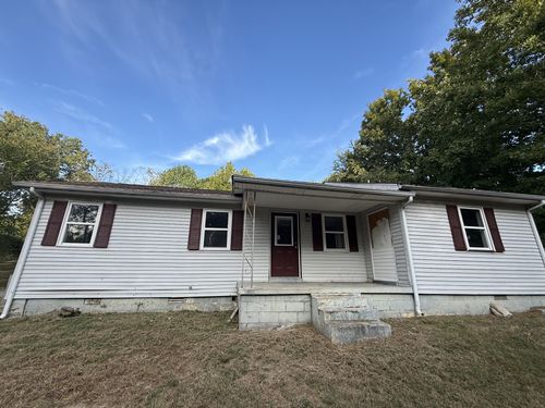3010 Old Highway 31 E, Westmoreland, TN, 37186-2233 | Card Image