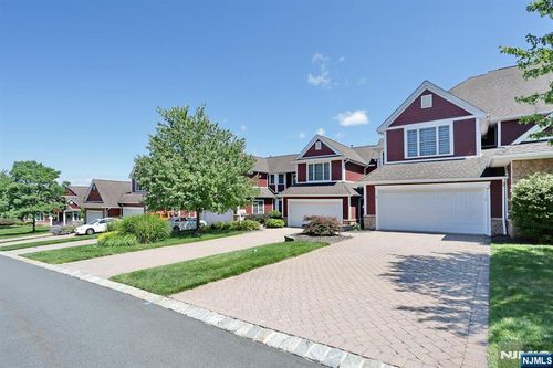 28 Turnberry Ln, Hamburg, NJ, 07419-3201 | Card Image