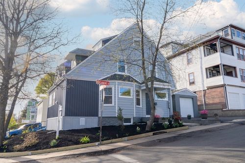 2 Laurel St, Chelsea, MA, 02150-1006 | Card Image