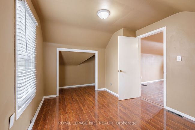 4160 Dorchester Rd, Home with 3 bedrooms, 2 bathrooms and 4 parking in Niagara Falls ON | Image 19