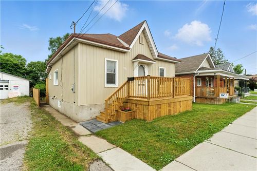34 N Park St, Brantford, ON, N3R4J6 | Card Image