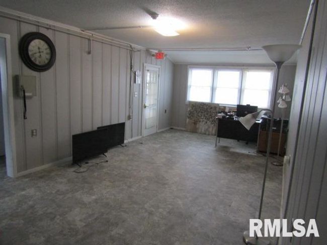 602 4 Th St, House other with 6 bedrooms, 2 bathrooms and null parking in Rosiclare IL | Image 32