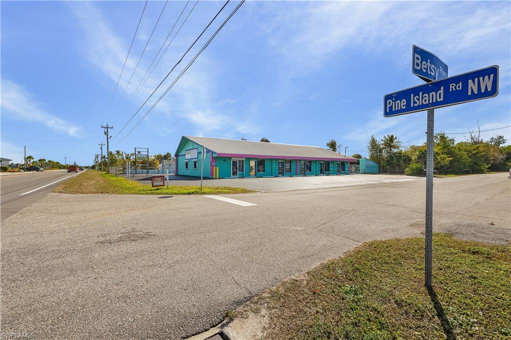 5261 Pine Island Rd Nw, Bokeelia, FL 33922