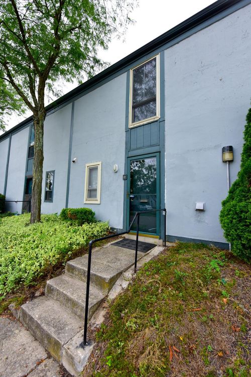apt-d-1030 Galliton Ct, Columbus, OH, 43220-3561 | Card Image