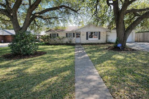 705 Inwood Dr, Baytown, TX, 77521-4015 | Card Image