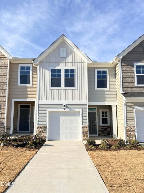 425 Venetian Dr, Sanford, NC, 27330 | Card Image