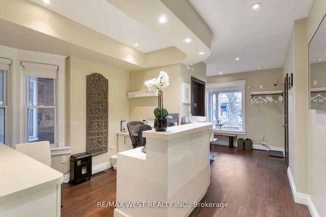 96 Roncesvalles Ave, Home with 3 bedrooms, 3 bathrooms and null parking in Toronto ON | Image 5