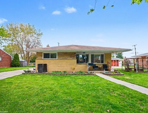 21060 Suffolk St, Clinton Township, MI, 48035-5212 | Card Image