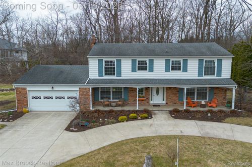 7118 Cathedral Dr, Bloomfield Hills, MI, 48301-3730 | Card Image