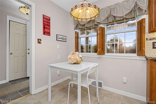 29806 Linda St, Livonia, MI, 48154-3722 | Card Image