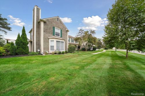 1484 Saddle Ln, Rochester Hills, MI, 48306-4246 | Card Image