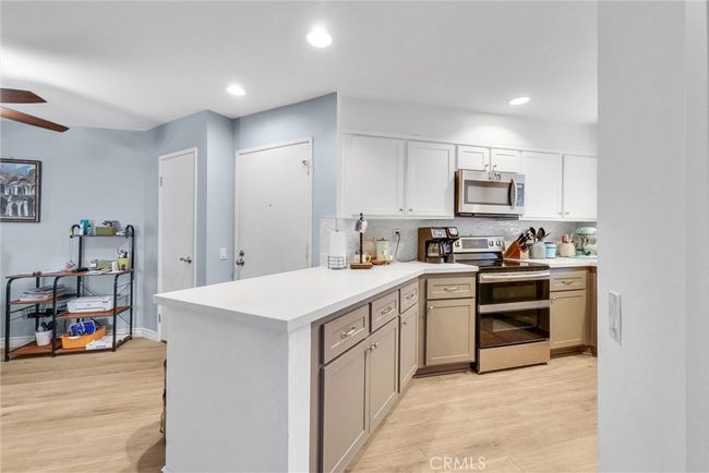 25429 Pine Creek Ln, Condo with 2 bedrooms, 1 bathrooms and 2 parking in Wilmington CA | Image 10